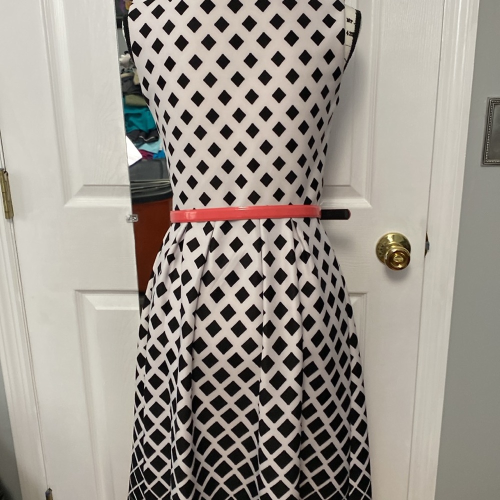 Dress - Picture 3 of 6